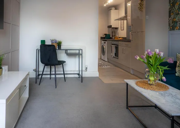 1 Bed House At Velvet Serviced Accommodation Swansea With Free Parking & Wifi - Sa1