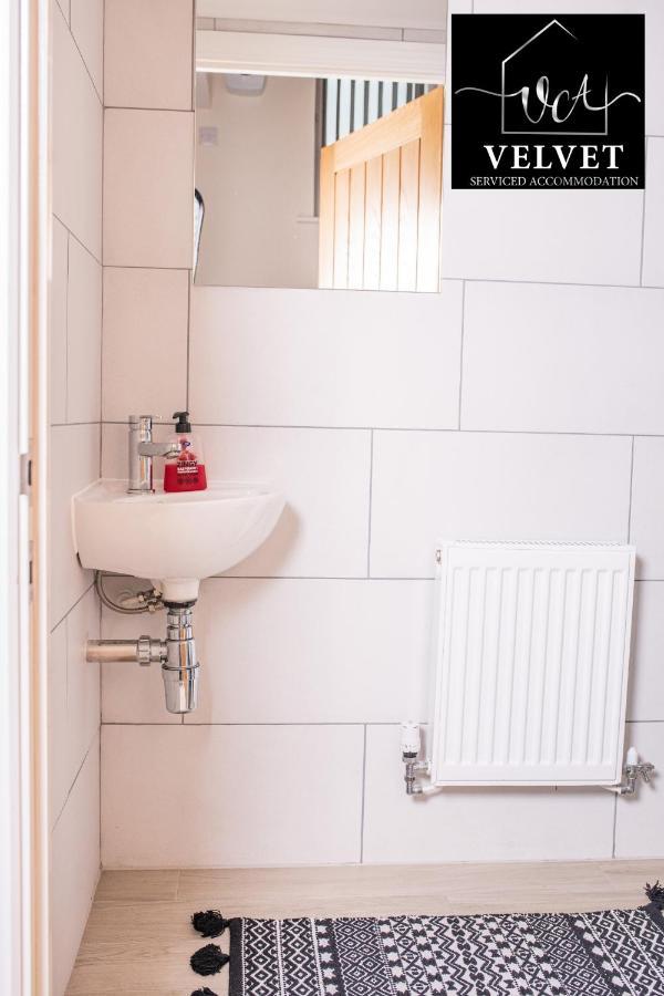 1 Bed House At Velvet Serviced With Free Parking & Wifi - Sa1 Affittacamere Swansea